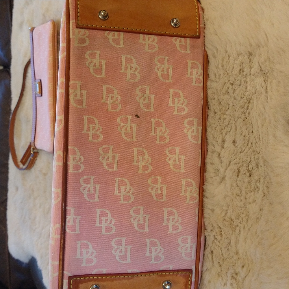 Dooney & Bourke Pink & Tan Signature Tote  - smoke smell - Reposhing - Picture 5 of 9